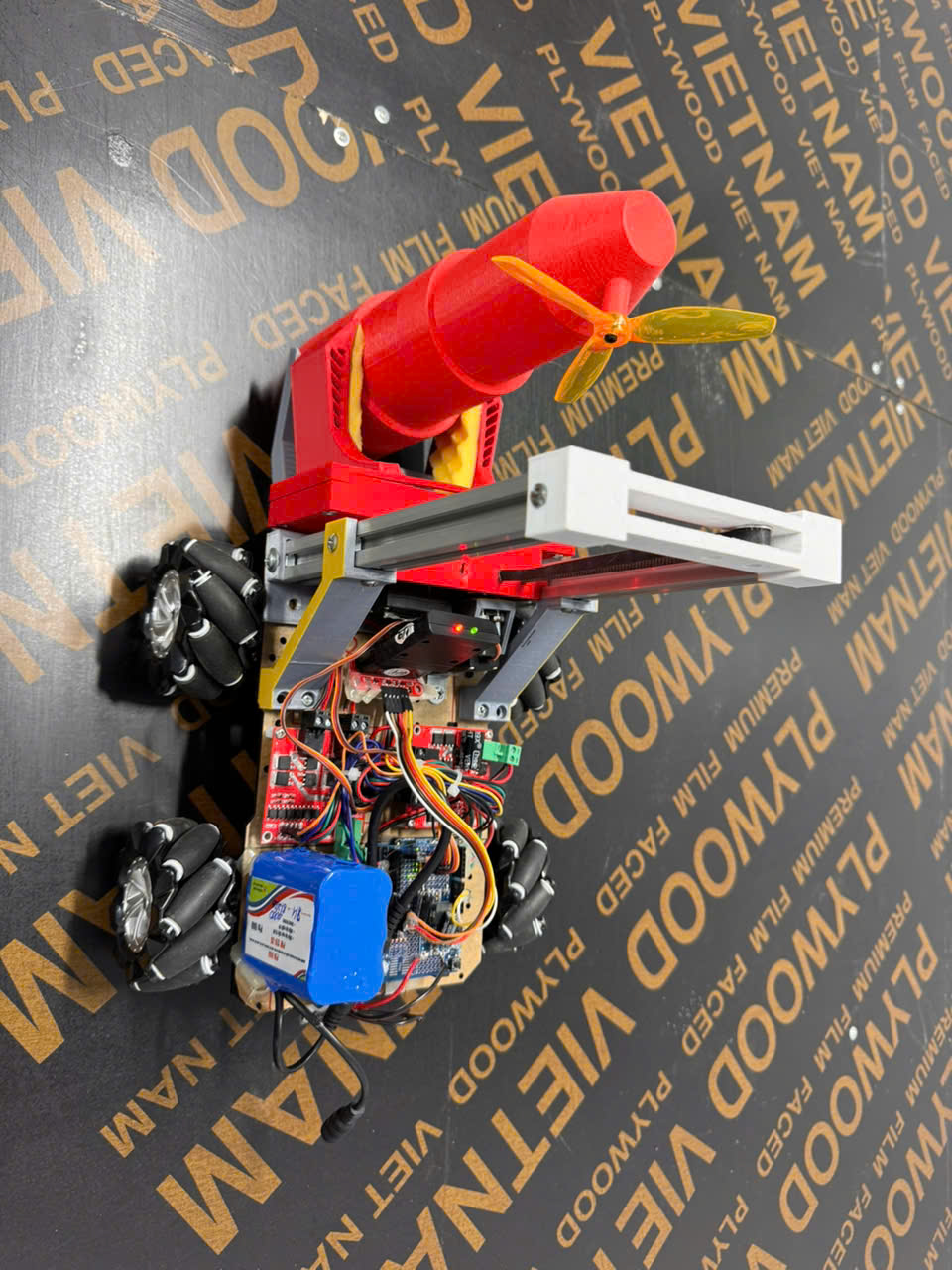 Robot VSAR thế hệ 1 — điều khiển bằng tay cầm